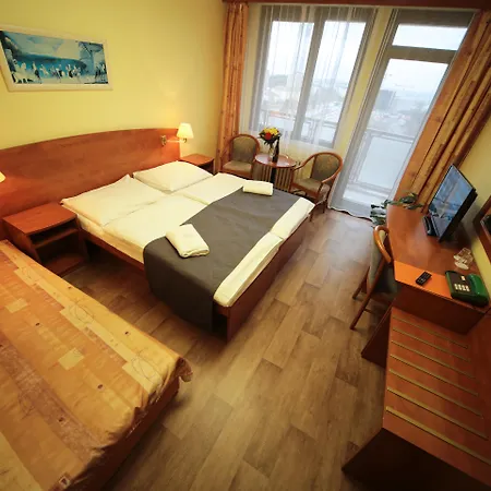 Krystal Hotell 3*